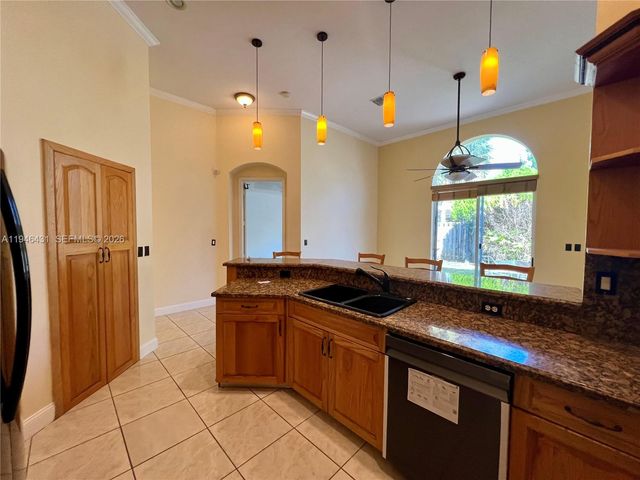 9047 SW 161st Ter 9047, Palmetto Bay, FL 33157