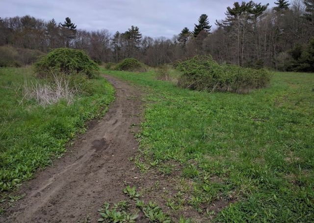 222 Dolan Cir, Taunton, MA 02718