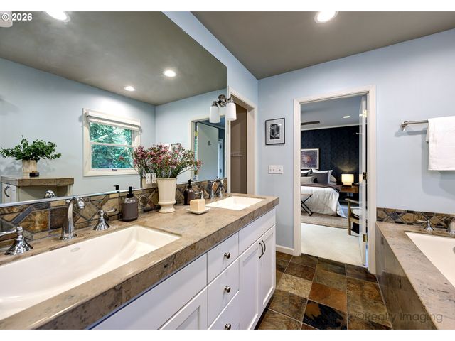 4460 Sw 78TH Ave, Portland, OR 97225