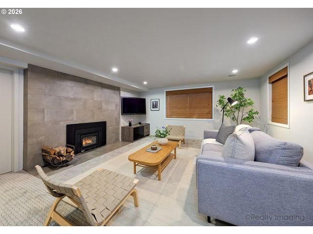 4460 Sw 78TH Ave, Portland, OR 97225