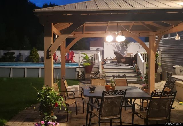 68 Westwood Avenue, Deer Park, NY 11729