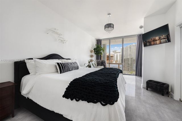 690 SW 1st Ct PHI10, Miami, FL 33130