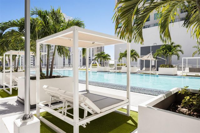 690 SW 1st Ct PHI10, Miami, FL 33130