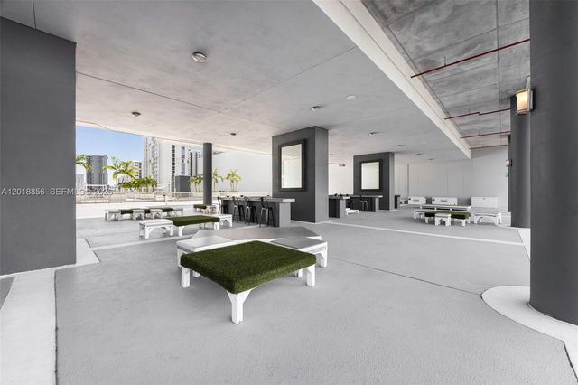 690 SW 1st Ct PHI10, Miami, FL 33130