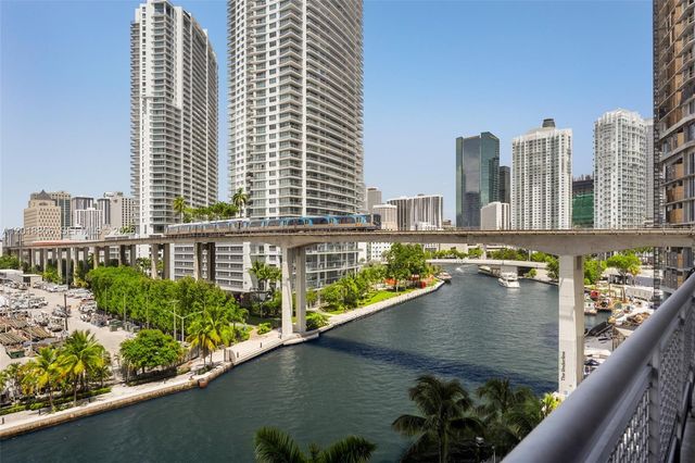 690 SW 1st Ct PHI10, Miami, FL 33130