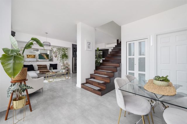 690 SW 1st Ct PHI10, Miami, FL 33130