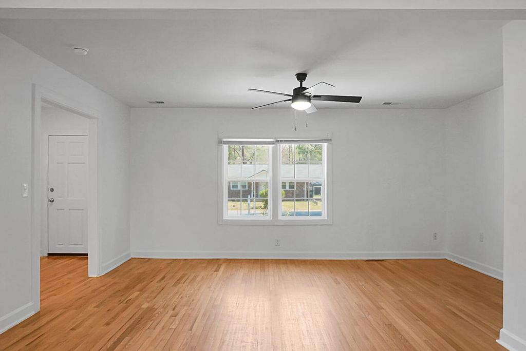 Image 10 of property listing at 207 Trivers Drive, Moncks Corner, SC 29461