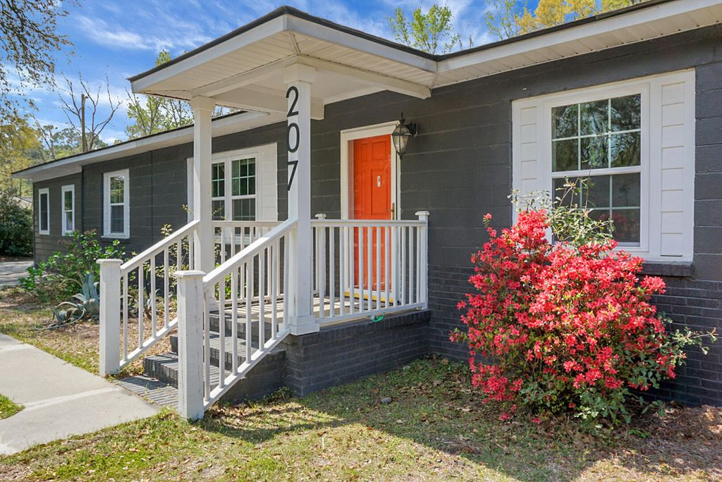 Image 11 of property listing at 207 Trivers Drive, Moncks Corner, SC 29461