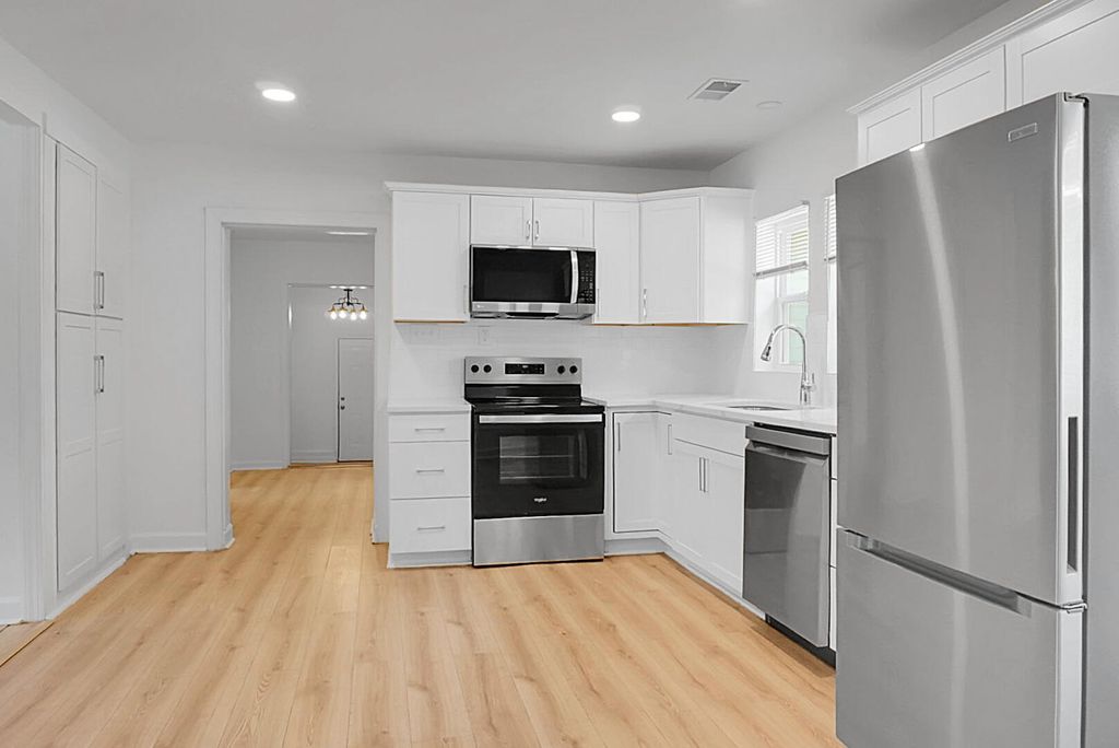 Image 4 of property listing at 207 Trivers Drive, Moncks Corner, SC 29461