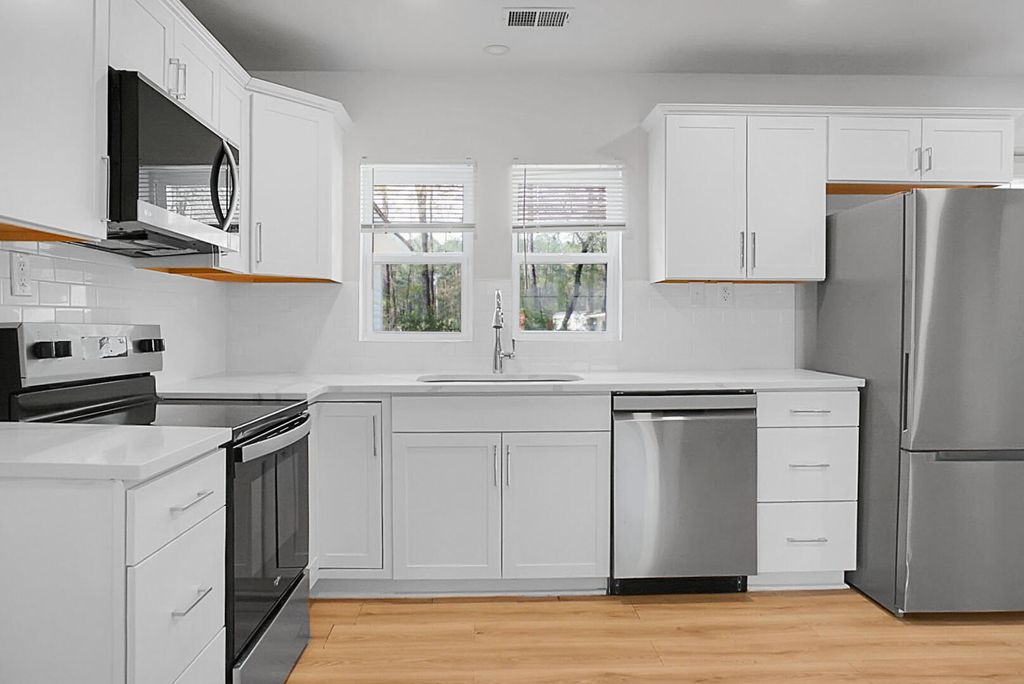 Image 5 of property listing at 207 Trivers Drive, Moncks Corner, SC 29461