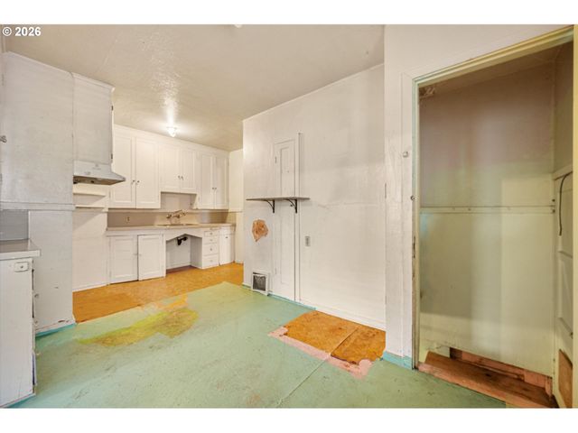 4635 N CONGRESS Ave, Portland, OR 97217