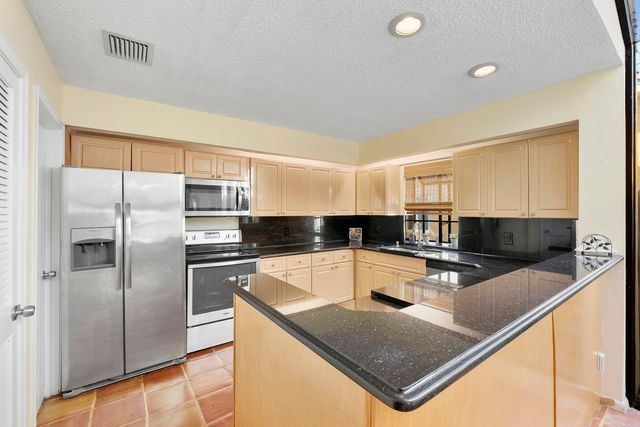 10551 NW 3rd Manor, Coral Springs, FL 33071