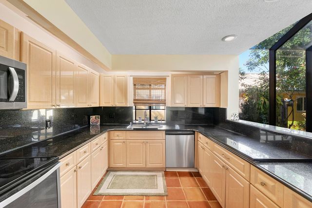 10551 NW 3rd Manor, Coral Springs, FL 33071