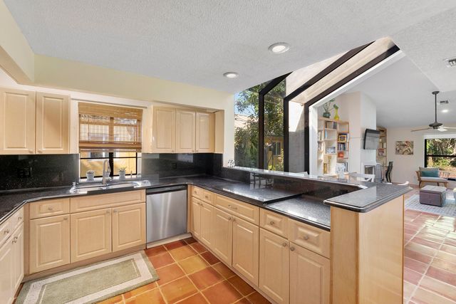 10551 NW 3rd Manor, Coral Springs, FL 33071