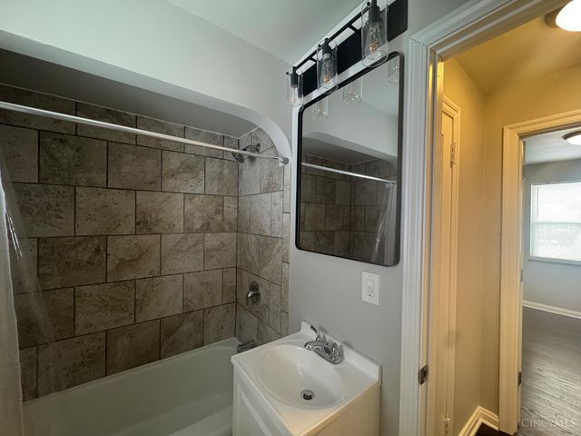 7849 Seward Avenue, Cincinnati, OH 45231