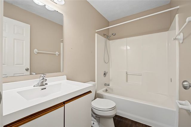 10029 Village Tree Court, Miamisburg, OH 45342