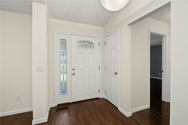 10029 Village Tree Court, Miamisburg, OH 45342