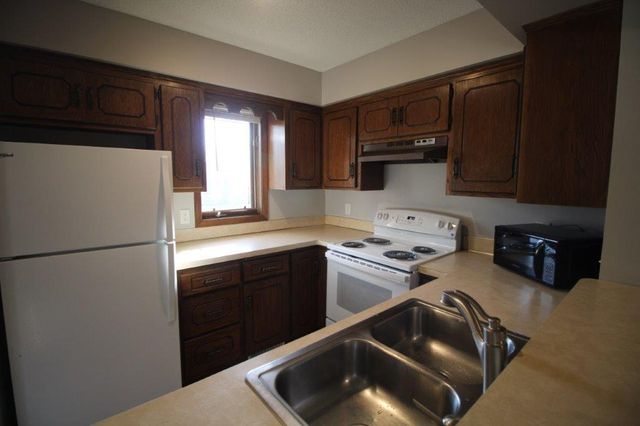 11410 Dogwood Street NW 402, Coon Rapids, MN 55448