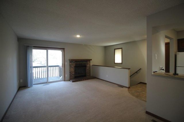 11410 Dogwood Street NW 402, Coon Rapids, MN 55448