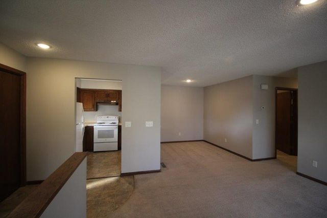 11410 Dogwood Street NW 402, Coon Rapids, MN 55448