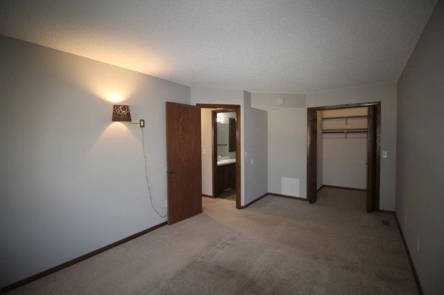 11410 Dogwood Street NW 402, Coon Rapids, MN 55448