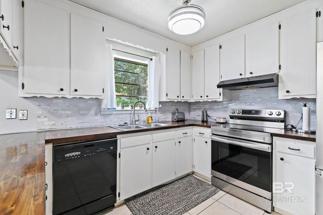 21955 2nd Street, Silverhill, AL 36576