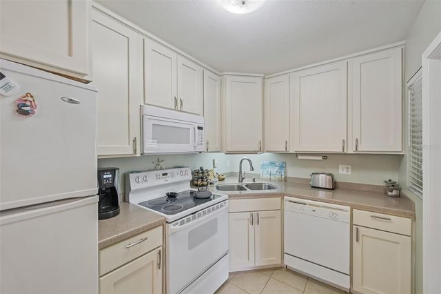 390 301 BOULEVARD W 4D, Bradenton, FL 34205