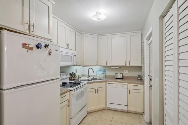 390 301 BOULEVARD W 4D, Bradenton, FL 34205