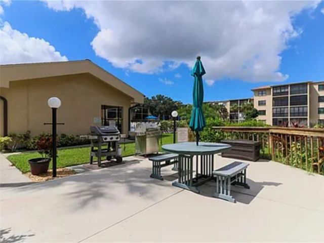 390 301 BOULEVARD W 4D, Bradenton, FL 34205