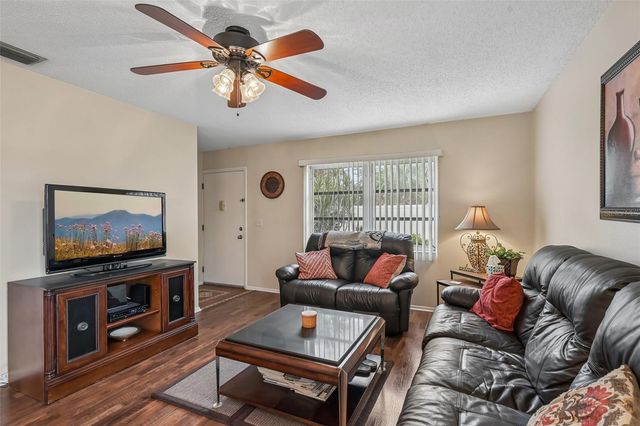 390 301 BOULEVARD W 4D, Bradenton, FL 34205