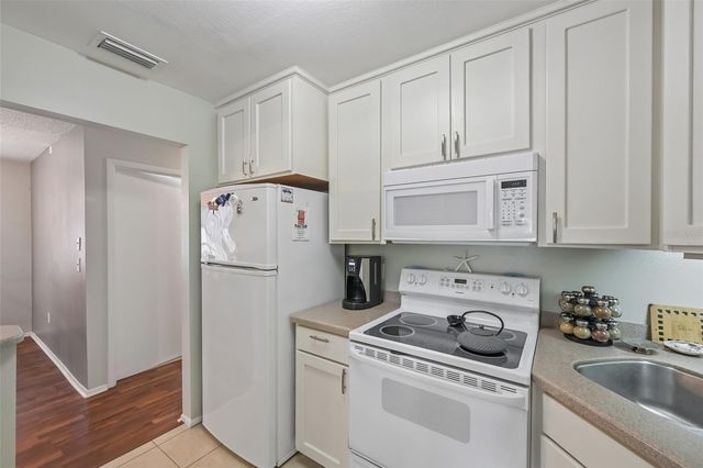 390 301 BOULEVARD W 4D, Bradenton, FL 34205