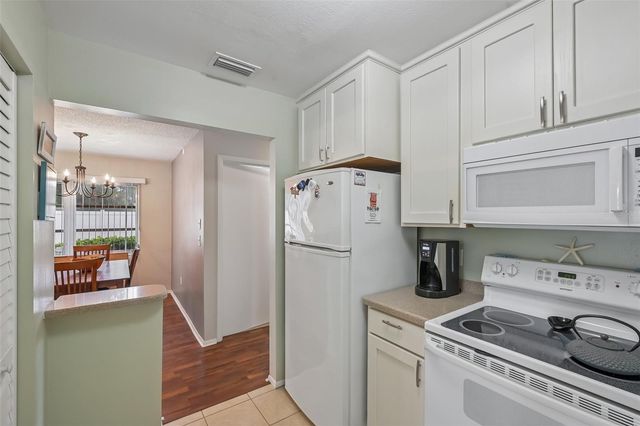 390 301 BOULEVARD W 4D, Bradenton, FL 34205