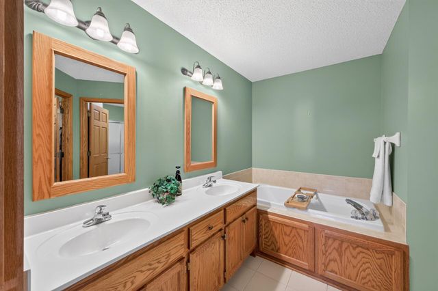 14943 Hillside Circle NW, Prior Lake, MN 55372