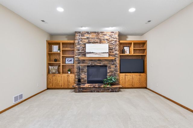 14943 Hillside Circle NW, Prior Lake, MN 55372