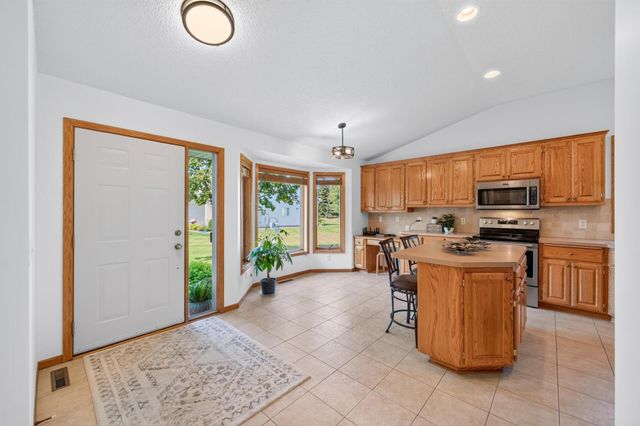 14943 Hillside Circle NW, Prior Lake, MN 55372