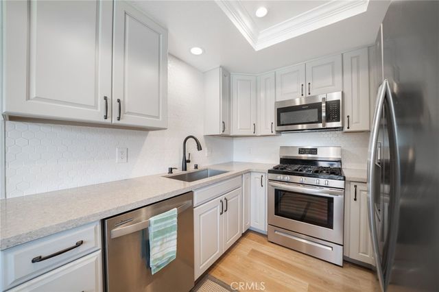 24 Greenmoor 12, Irvine, CA 92614