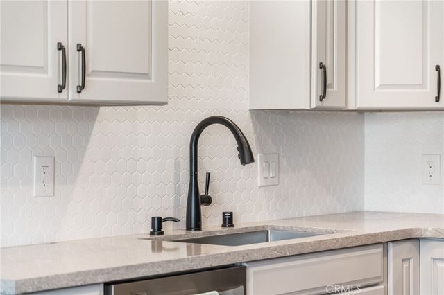 24 Greenmoor 12, Irvine, CA 92614