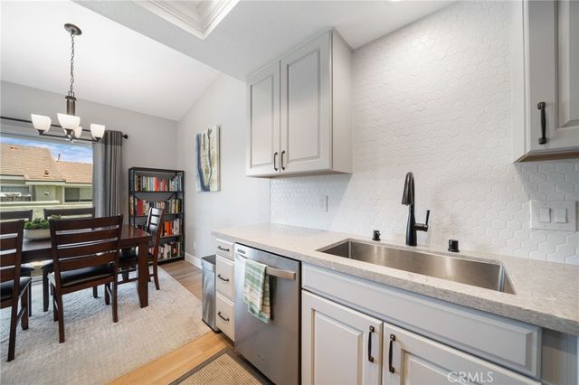 24 Greenmoor 12, Irvine, CA 92614