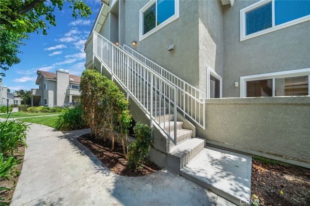 24 Greenmoor 12, Irvine, CA 92614