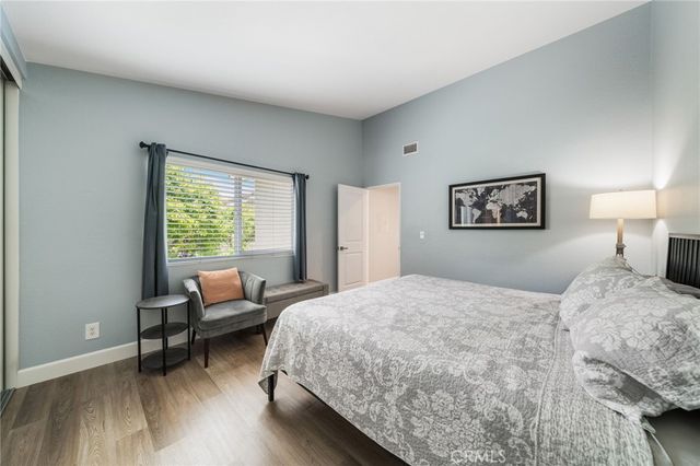 24 Greenmoor 12, Irvine, CA 92614