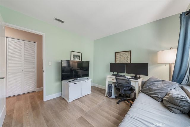 24 Greenmoor 12, Irvine, CA 92614