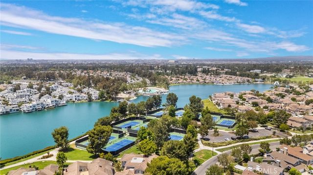 24 Greenmoor 12, Irvine, CA 92614