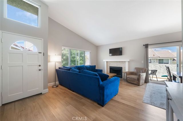 24 Greenmoor 12, Irvine, CA 92614