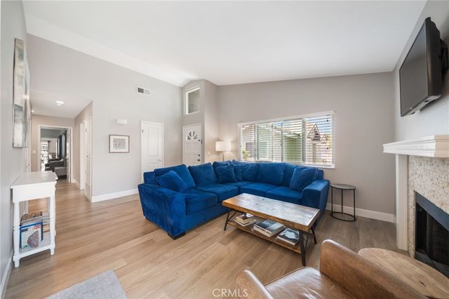 24 Greenmoor 12, Irvine, CA 92614