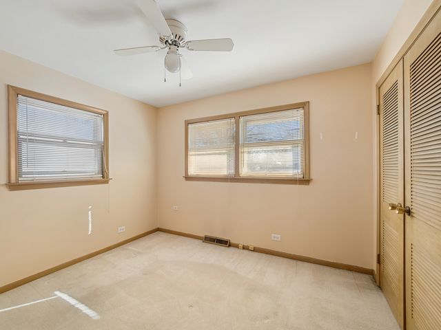 1215 W Sigwalt Street, Arlington Heights, IL 60005