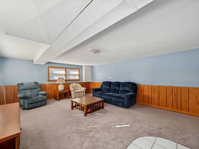 1215 W Sigwalt Street, Arlington Heights, IL 60005