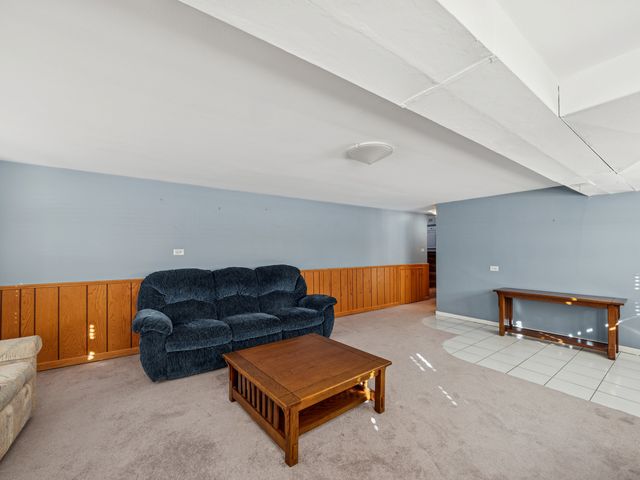 1215 W Sigwalt Street, Arlington Heights, IL 60005