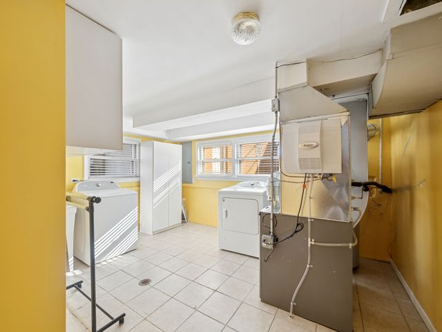 1215 W Sigwalt Street, Arlington Heights, IL 60005