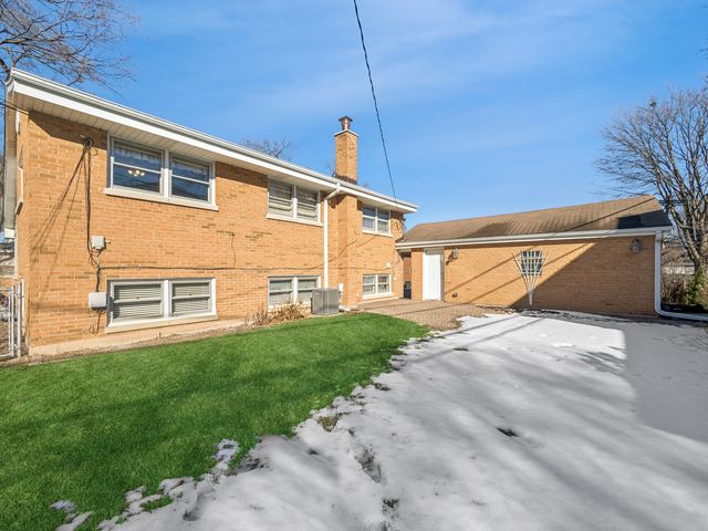 1215 W Sigwalt Street, Arlington Heights, IL 60005