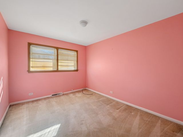 1215 W Sigwalt Street, Arlington Heights, IL 60005